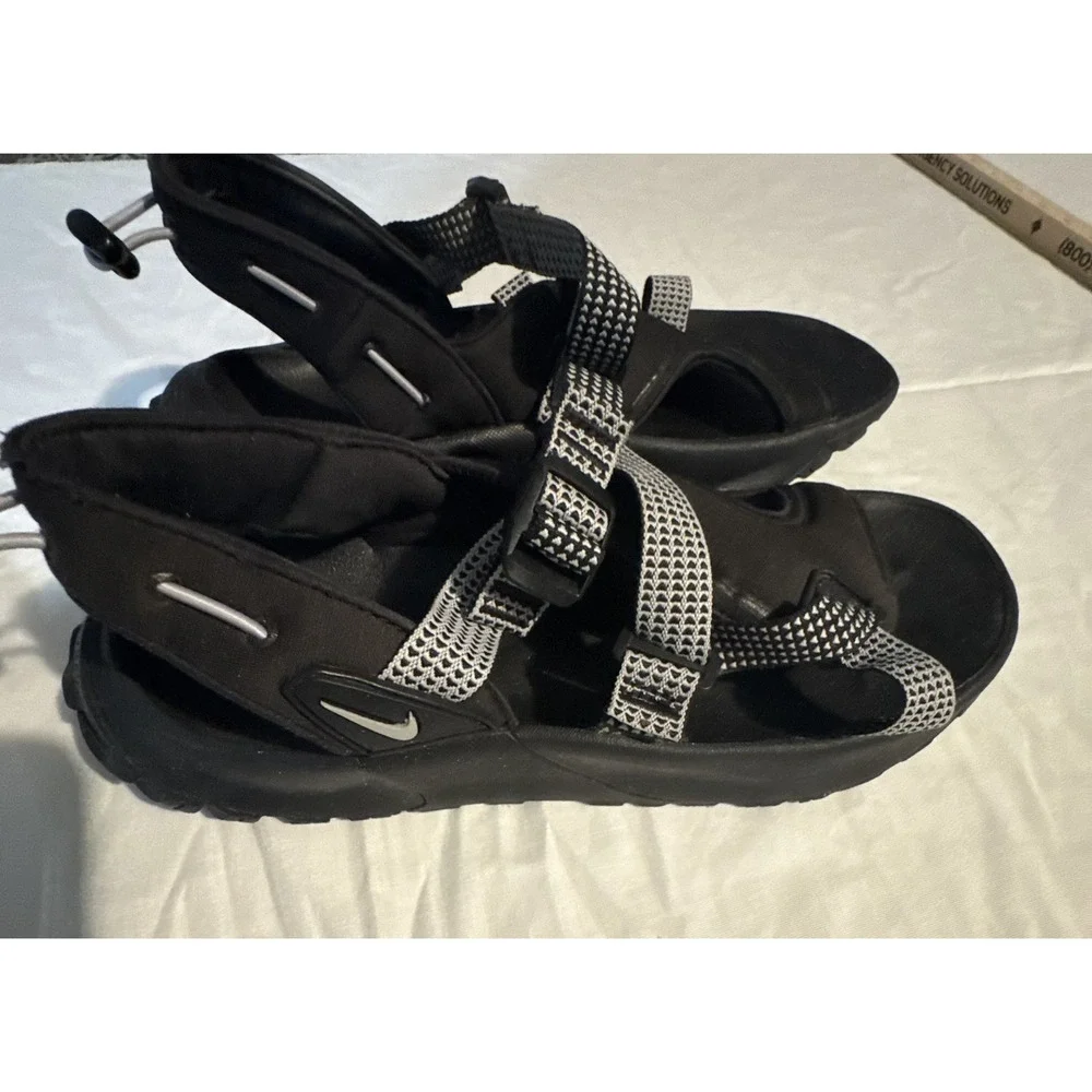 Nike Oneonta Men's 11 Nature Trail Outdoors Black White Athletic Casual Sandals